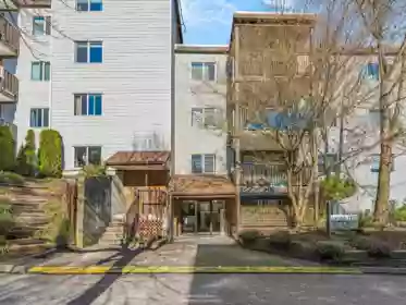 111 10698 151a Street, Surrey, BC