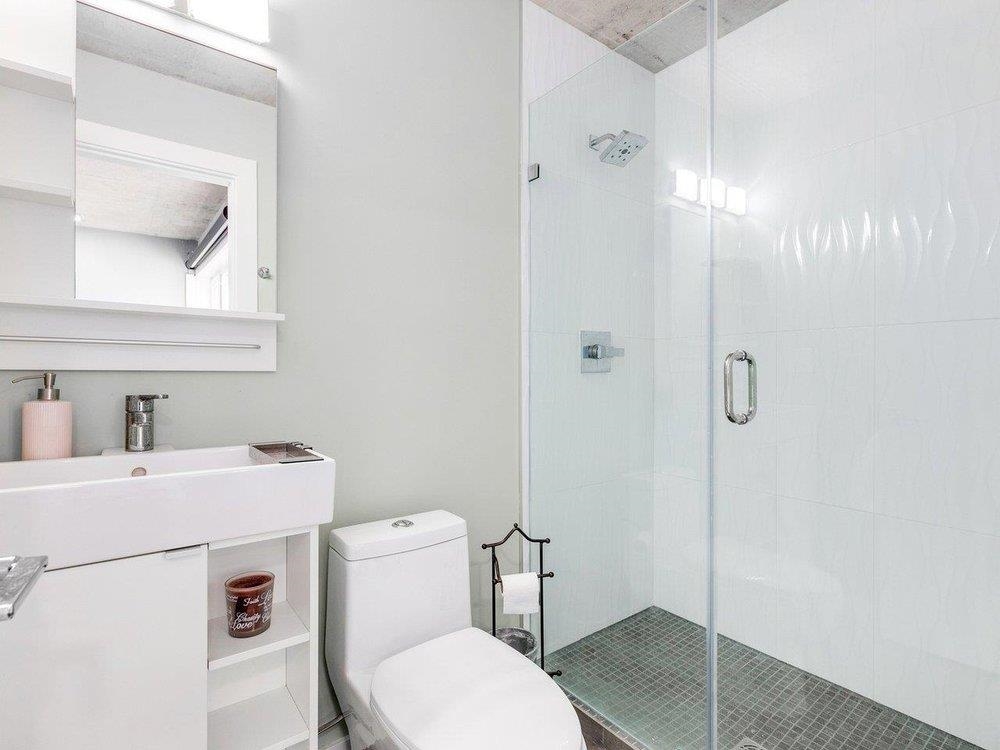 Basement Recreation Room Photo of 15061 Victoria Avenue, White Rock, BC