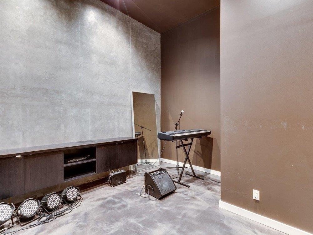 Breakfast Nook Photo of 15061 Victoria Avenue, White Rock, BC