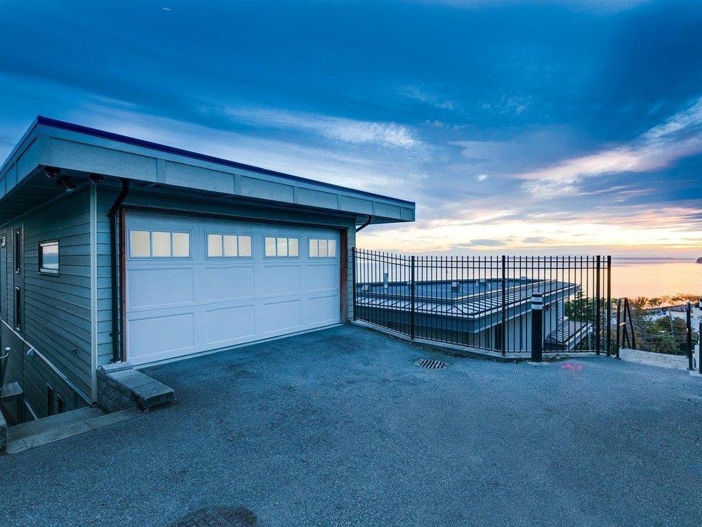 Garage Interior Photo of 15061 Victoria Avenue, White Rock, BC