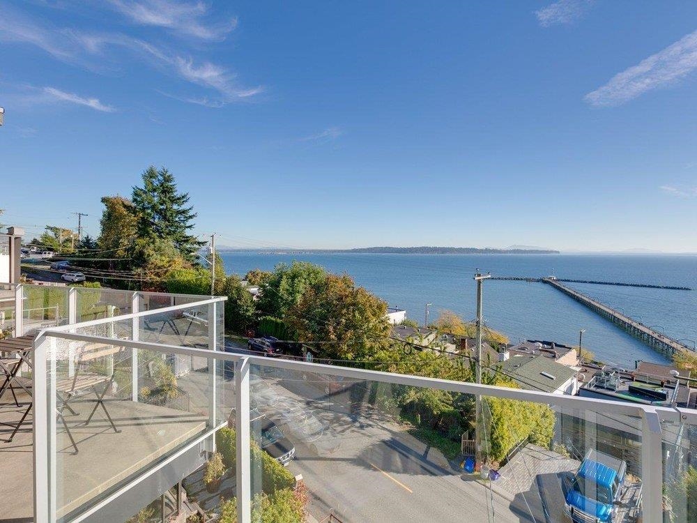 Laundry Room Photo of 15061 Victoria Avenue, White Rock, BC