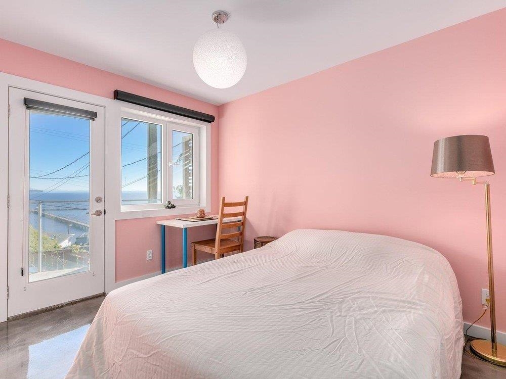 Office / Den Photo of 15061 Victoria Avenue, White Rock, BC