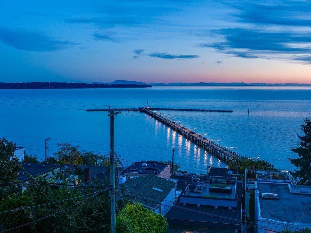 Staircase Photo of 15061 Victoria Avenue, White Rock, BC