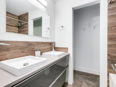 Powder Room Photo of 15061 Victoria Avenue, White Rock, BC