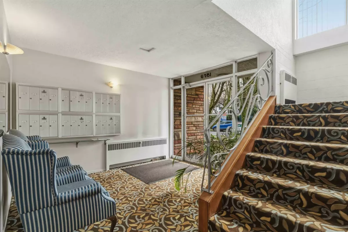 Dining Area Photo of 107 1879 Barclay Street, Vancouver, BC