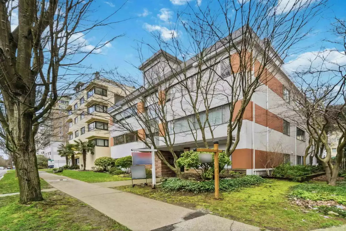 Living Room Photo of 107 1879 Barclay Street, Vancouver, BC