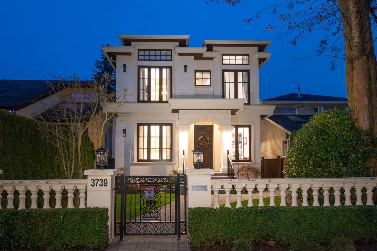 Living Room Photo of 3739 W 24th Avenue, Vancouver, BC