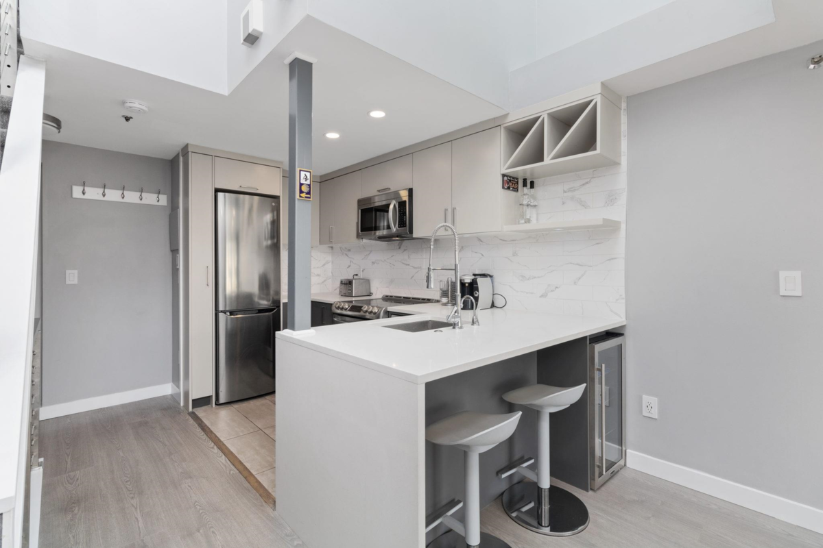 Breakfast Nook Photo of 13 1355 W 4th Avenue, Vancouver, BC