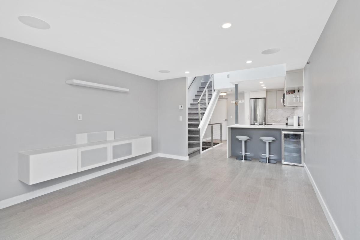 Kitchen Island Photo of 13 1355 W 4th Avenue, Vancouver, BC