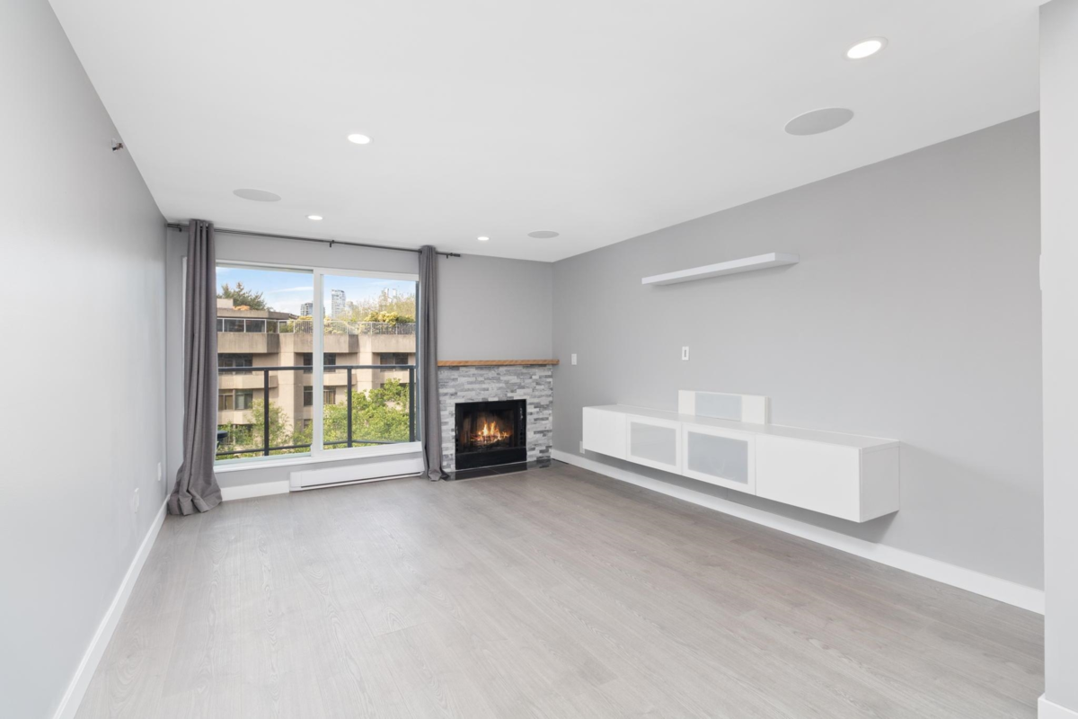 Kitchen Photo of 13 1355 W 4th Avenue, Vancouver, BC