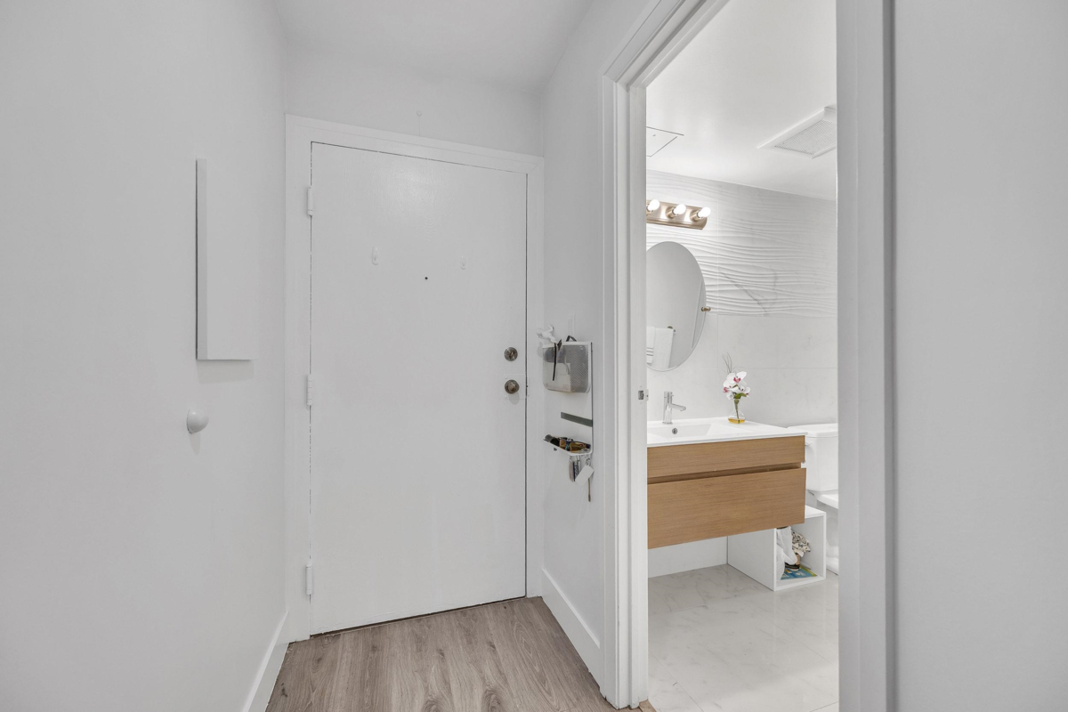 Dining Area Photo of 107 215 N Templeton Drive, Vancouver, BC