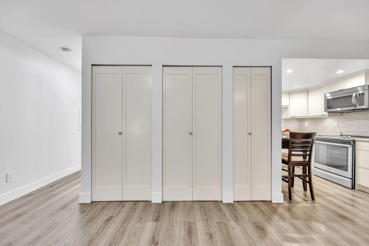 Kitchen Island Photo of 107 215 N Templeton Drive, Vancouver, BC