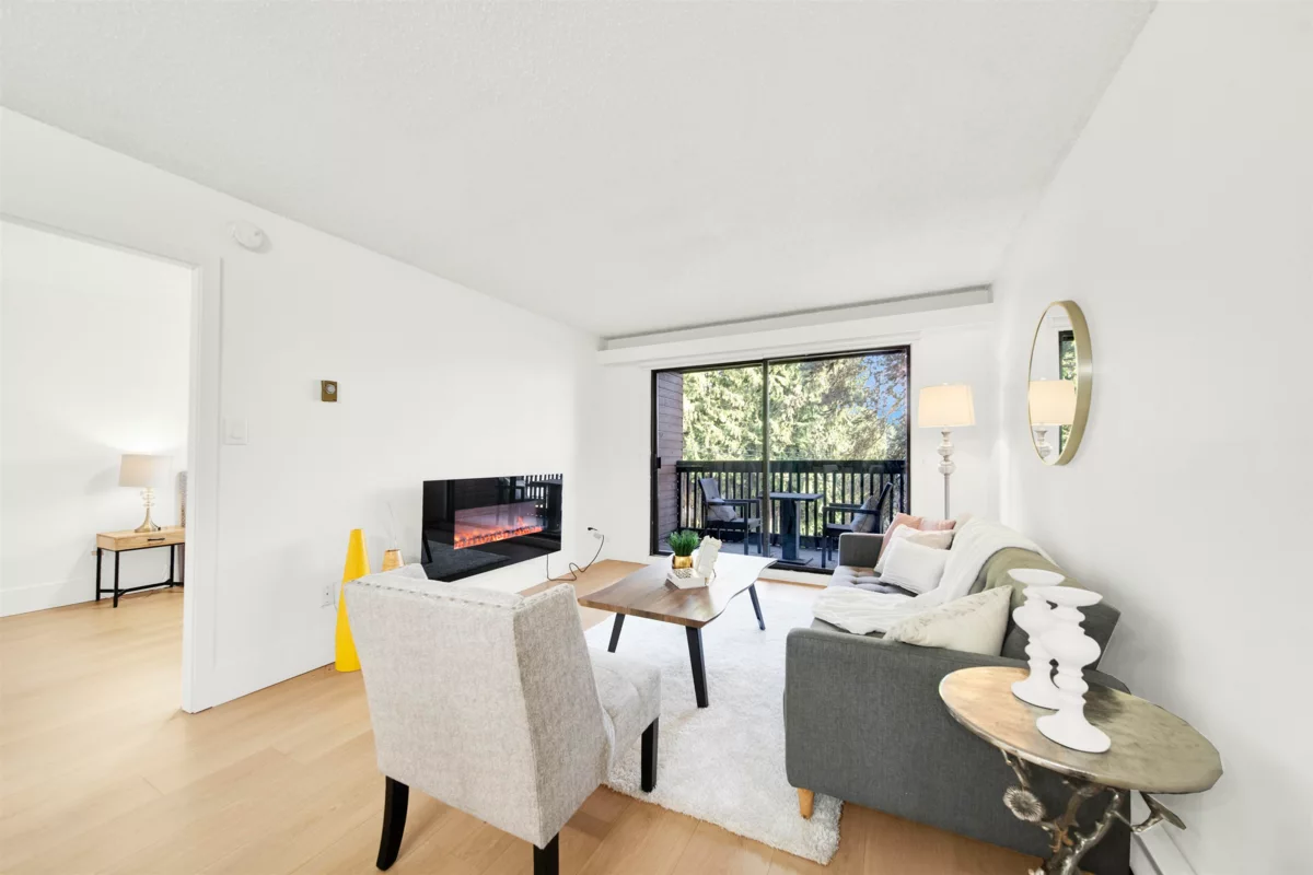 Family Room Photo of 207 37 Agnes Street, New Westminster, BC