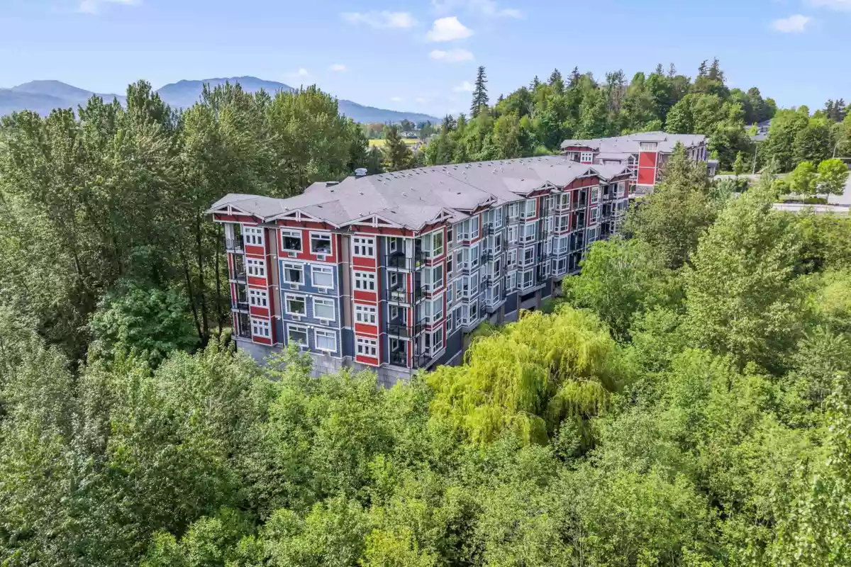 Kitchen Island Photo of 404 2238 Whatcom Road, Abbotsford, BC