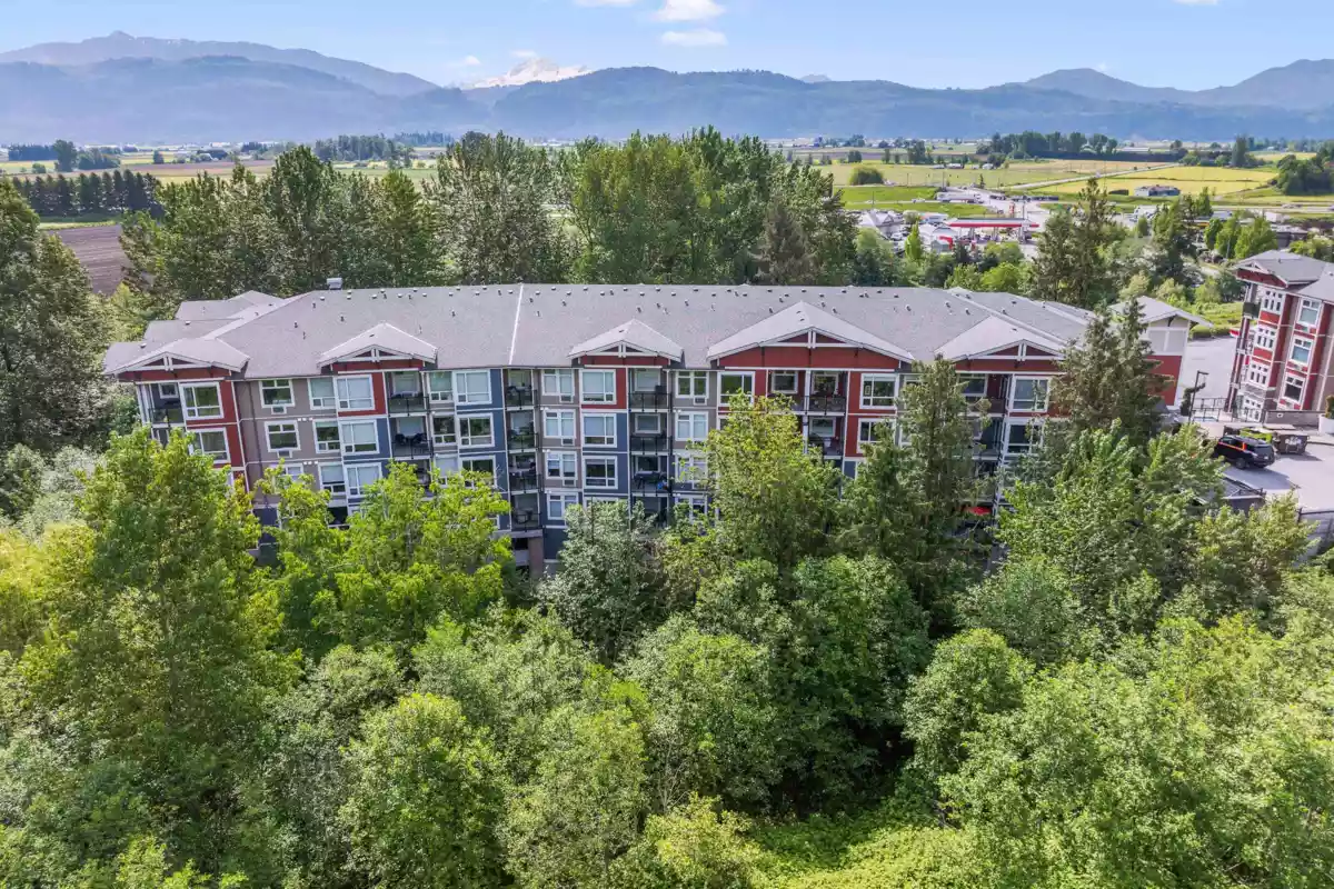 Kitchen Photo of 404 2238 Whatcom Road, Abbotsford, BC