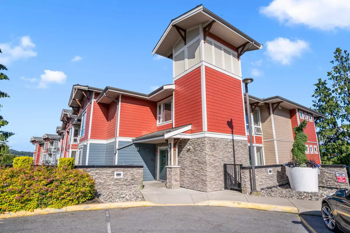 Primary Bathroom Photo of 404 2238 Whatcom Road, Abbotsford, BC