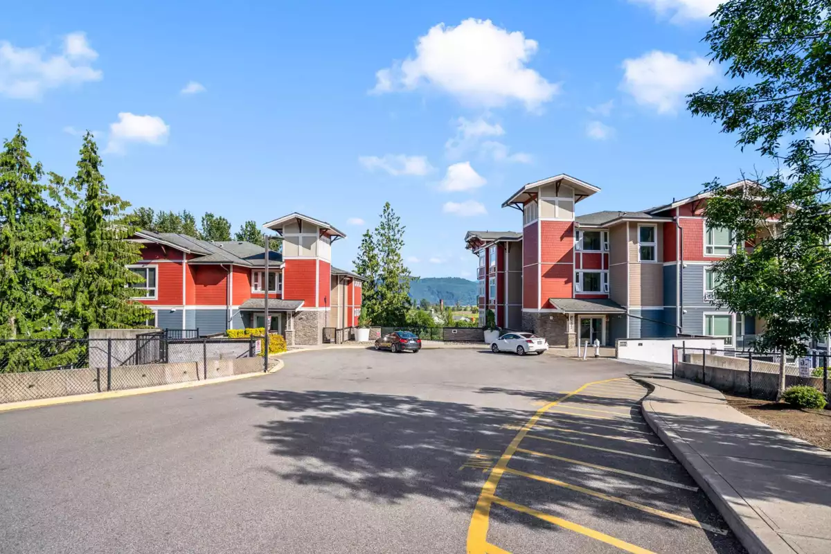 Walk-In Closet Photo of 404 2238 Whatcom Road, Abbotsford, BC