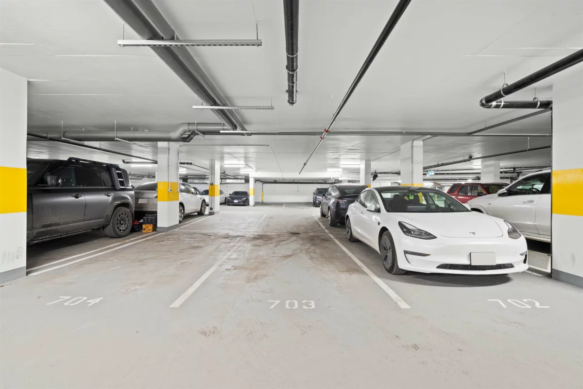 Front Yard Photo of 1307 8199 Capstan Way, Richmond, BC