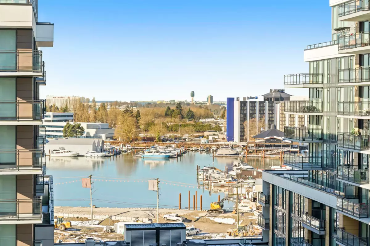 Mudroom Photo of 1307 8199 Capstan Way, Richmond, BC