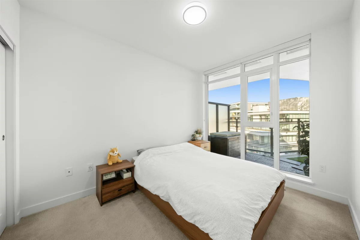 Walk-In Closet Photo of 1307 8199 Capstan Way, Richmond, BC