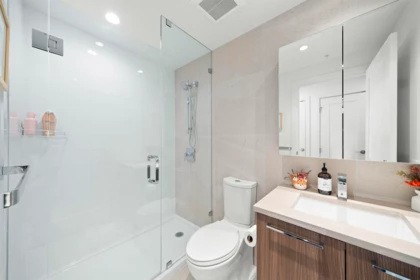 Primary Bathroom Photo of 1307 8199 Capstan Way, Richmond, BC