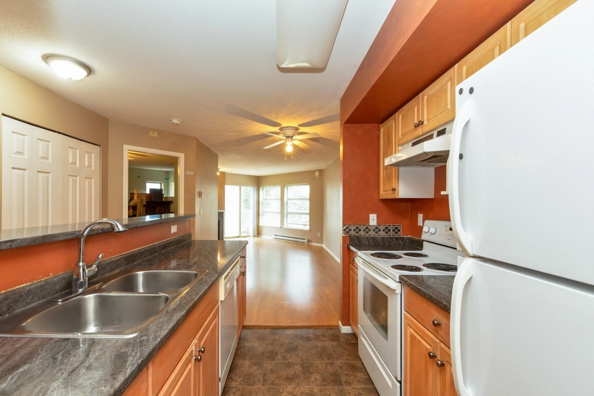 Primary Bathroom Photo of 206 22277 122 Avenue, Maple Ridge, BC