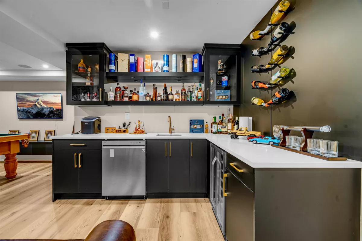 Front Yard Photo of 17223 60 Avenue, Surrey, BC