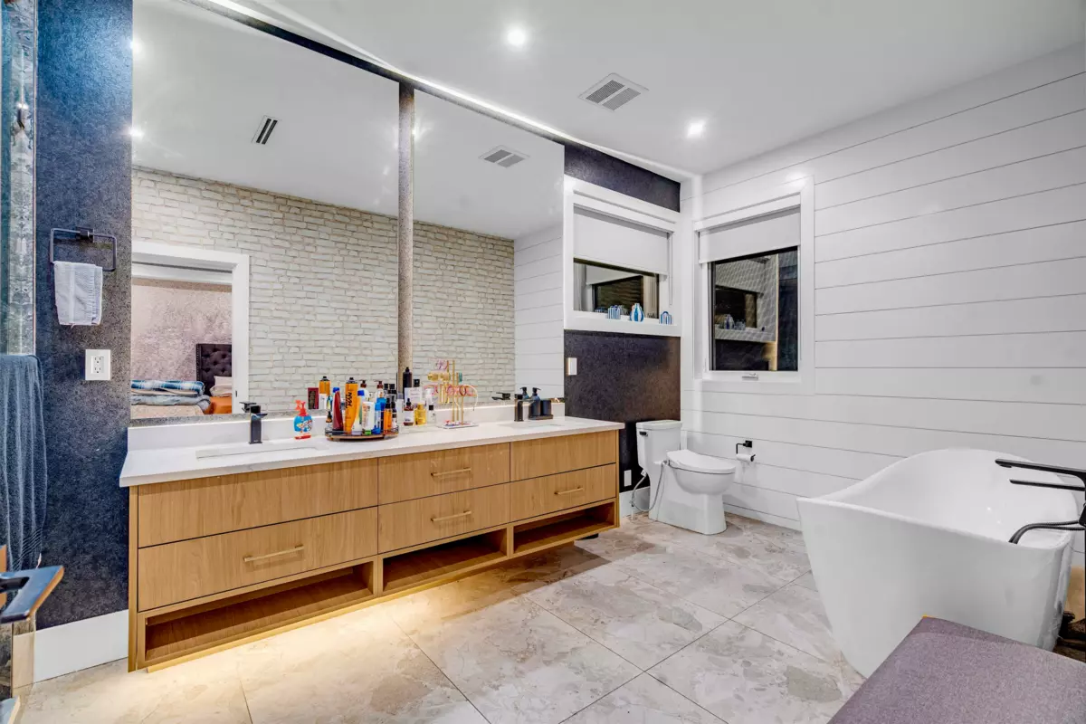 Laundry Room Photo of 17223 60 Avenue, Surrey, BC