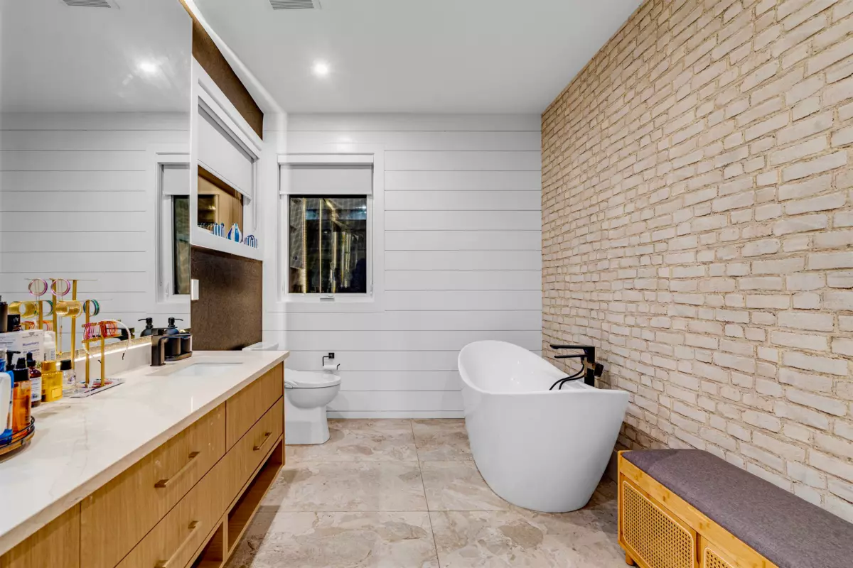 Mudroom Photo of 17223 60 Avenue, Surrey, BC