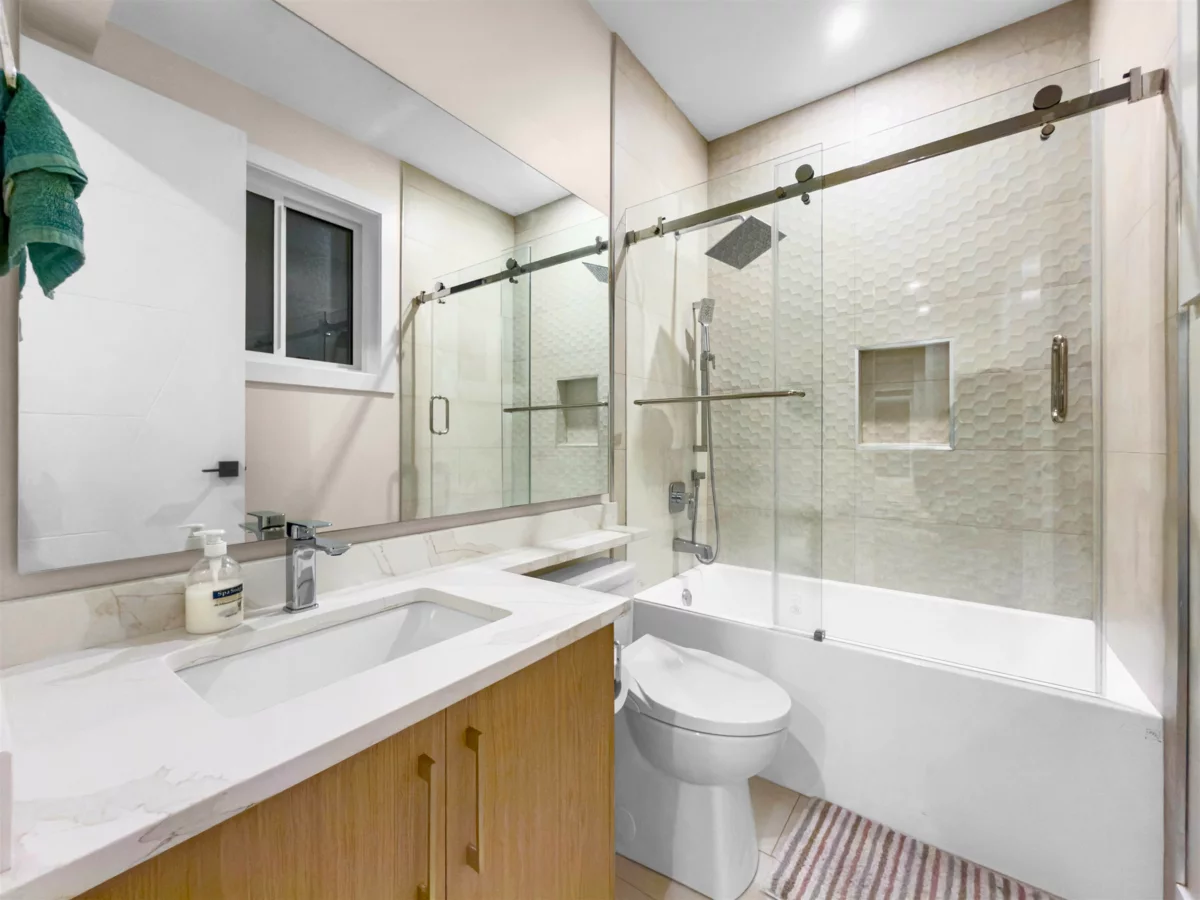 Staircase Photo of 17223 60 Avenue, Surrey, BC