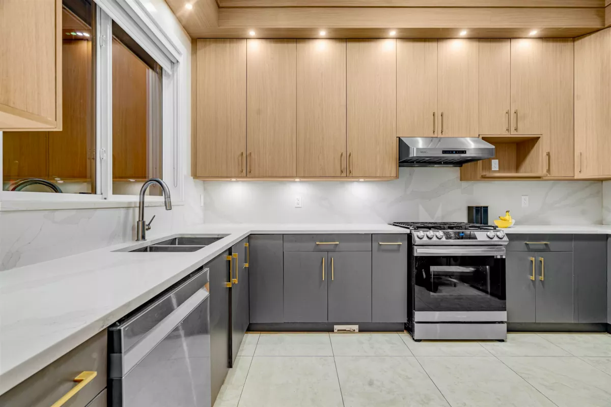 Walk-In Closet Photo of 17223 60 Avenue, Surrey, BC