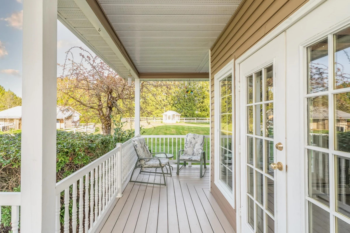 Kitchen Island Photo of 24920 30 Avenue, Langley, BC