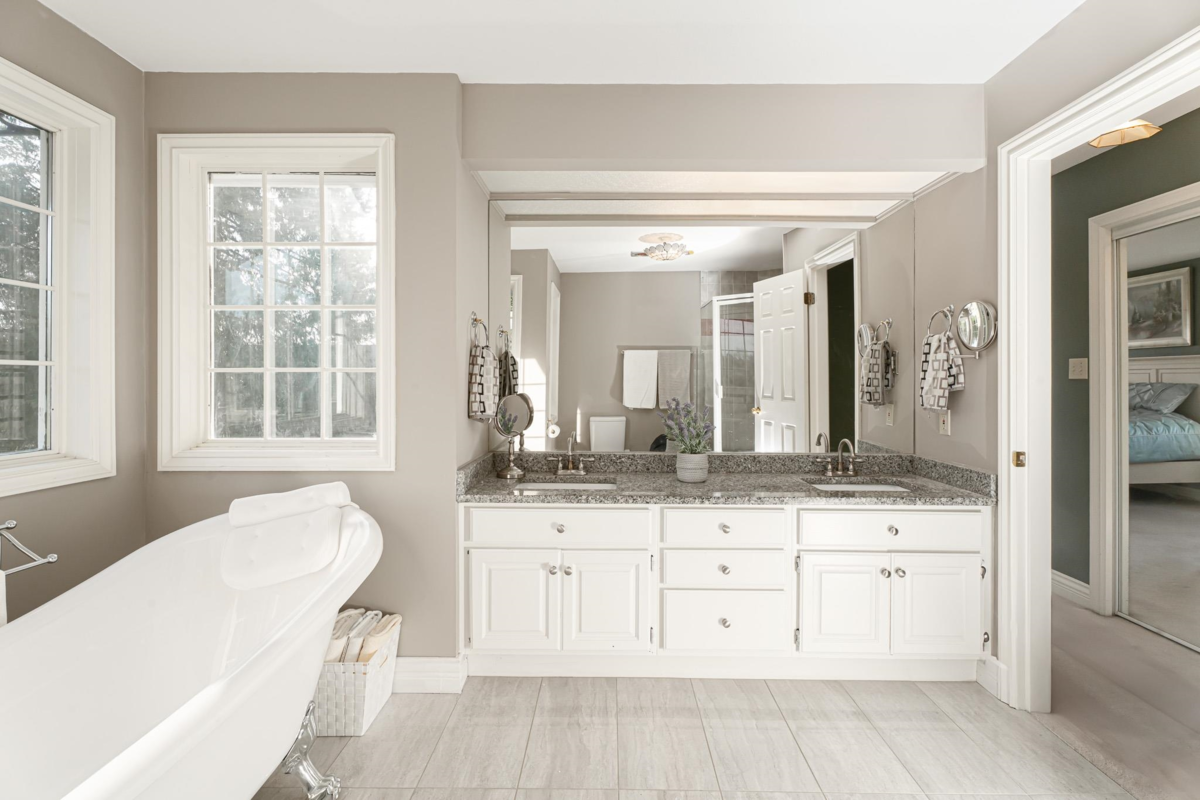 Laundry Room Photo of 24920 30 Avenue, Langley, BC