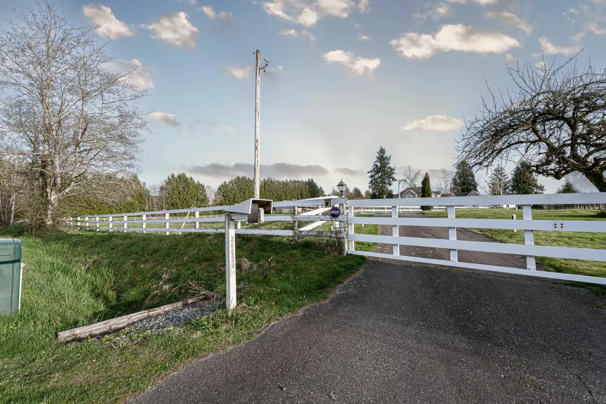 Living Room Photo of 24920 30 Avenue, Langley, BC