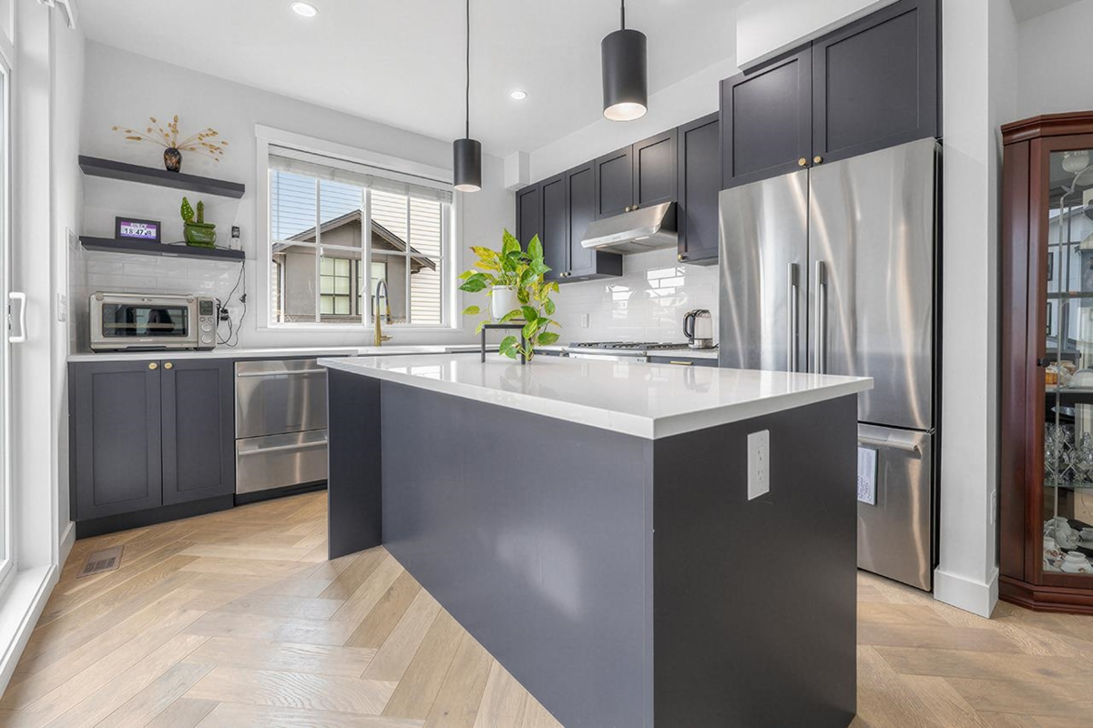 Kitchen Photo of 30 16565 24a Avenue, Surrey, BC