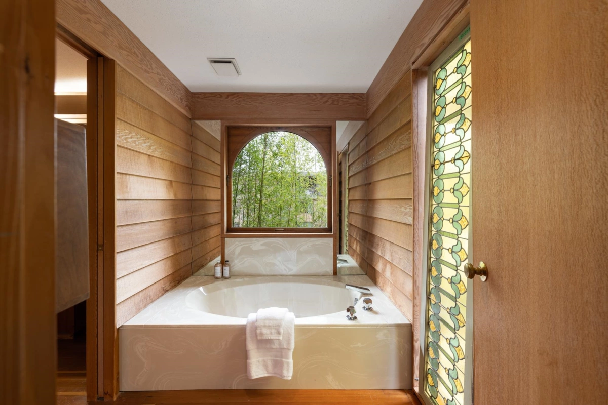 Entry Foyer Photo of 2094 Haywood Avenue, West Vancouver, BC