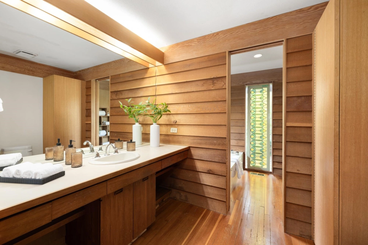 Hallway Photo of 2094 Haywood Avenue, West Vancouver, BC