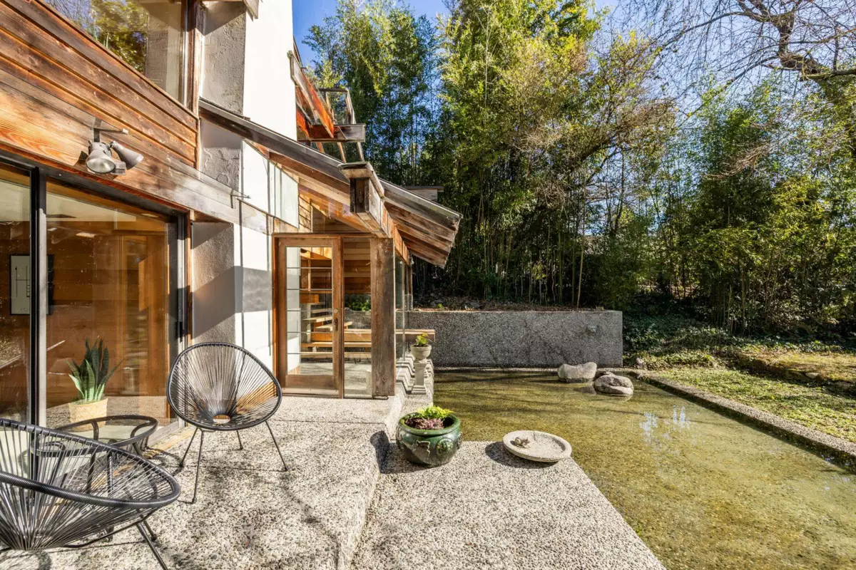 Kitchen Photo of 2094 Haywood Avenue, West Vancouver, BC