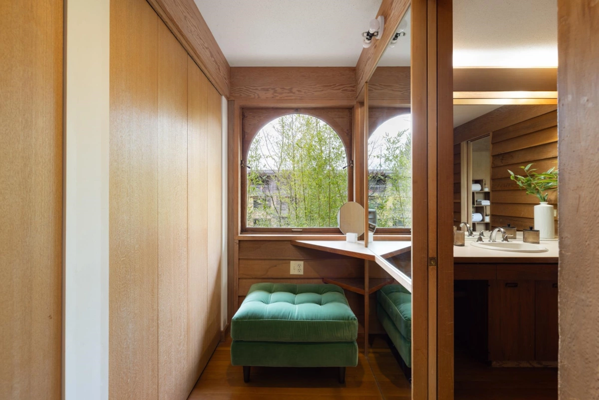 Staircase Photo of 2094 Haywood Avenue, West Vancouver, BC