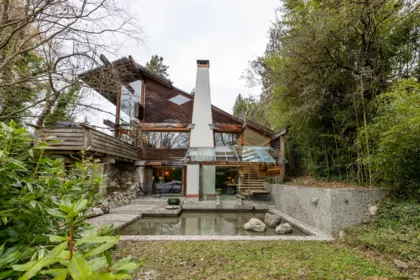 Front exterior of 2094 Haywood Avenue, West Vancouver, BC