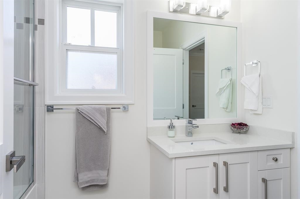 Hallway Photo of 7816 116 Street, Delta, BC