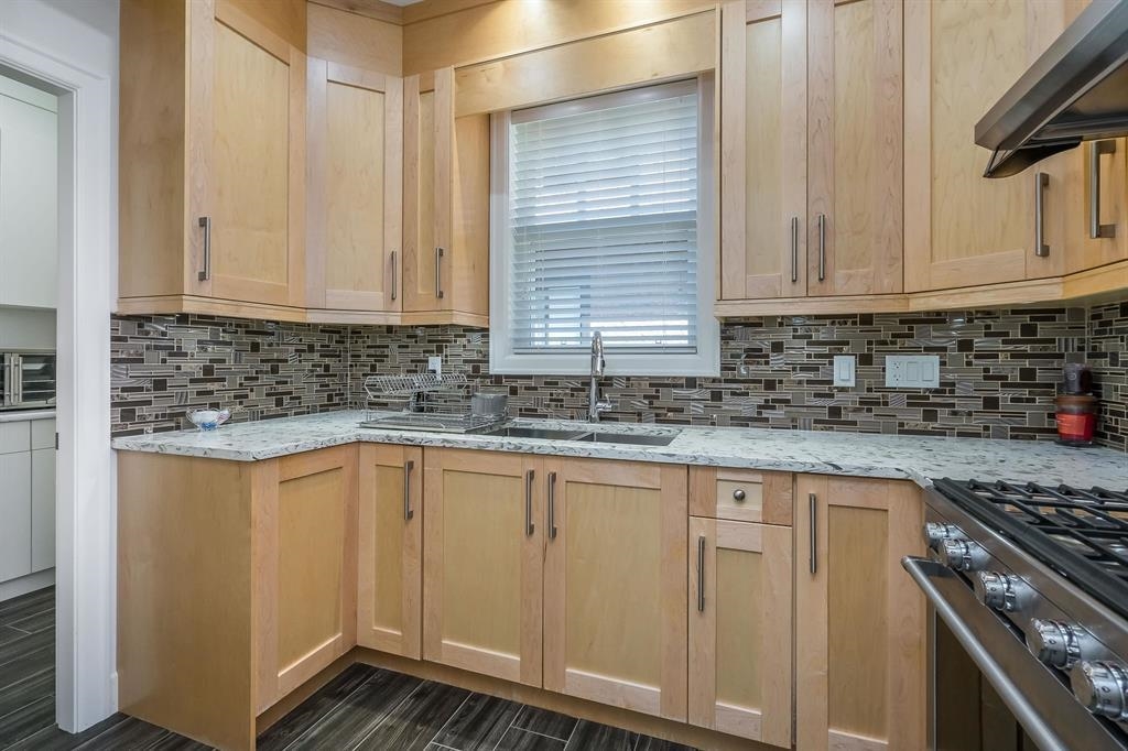 Powder Room Photo of 7816 116 Street, Delta, BC