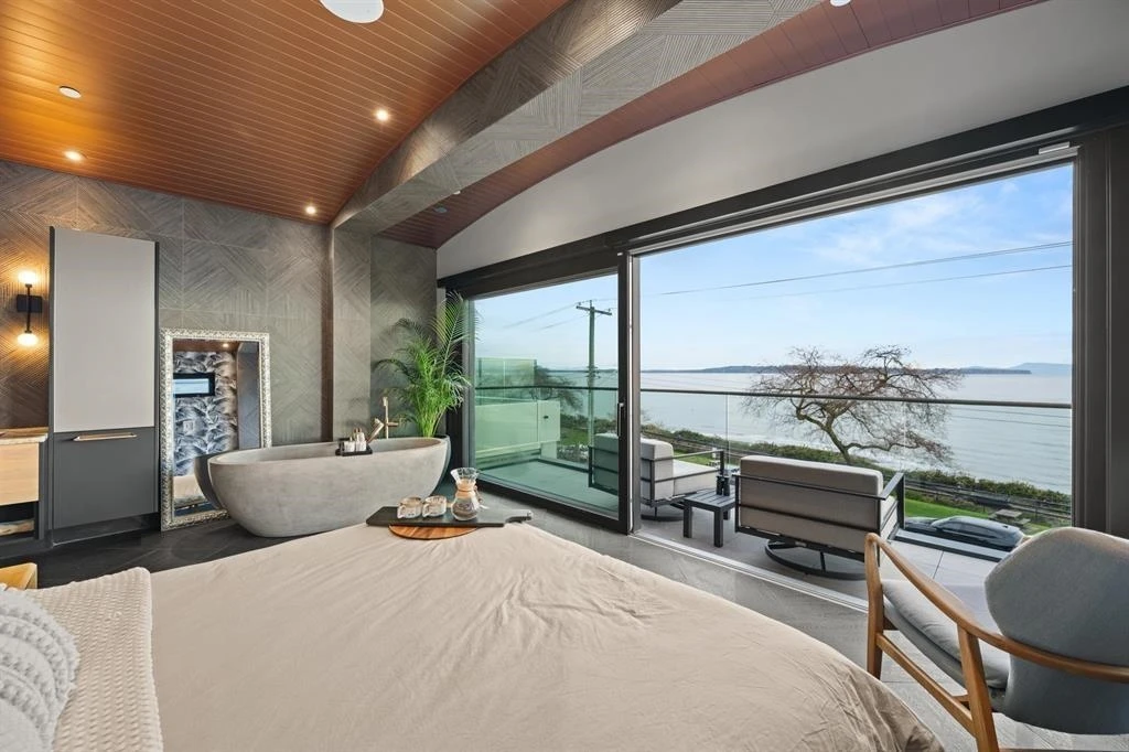 Living Room Photo of 14555 Marine Drive, White Rock, BC
