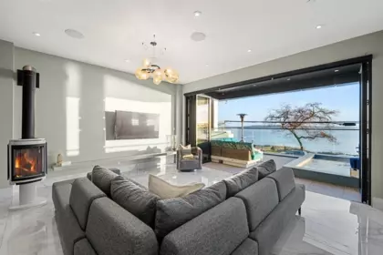 Staircase Photo of 14555 Marine Drive, White Rock, BC