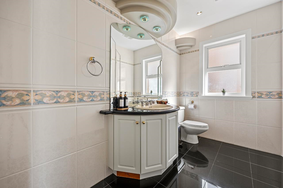 Powder Room Photo of 2288 W 20th Avenue, Vancouver, BC