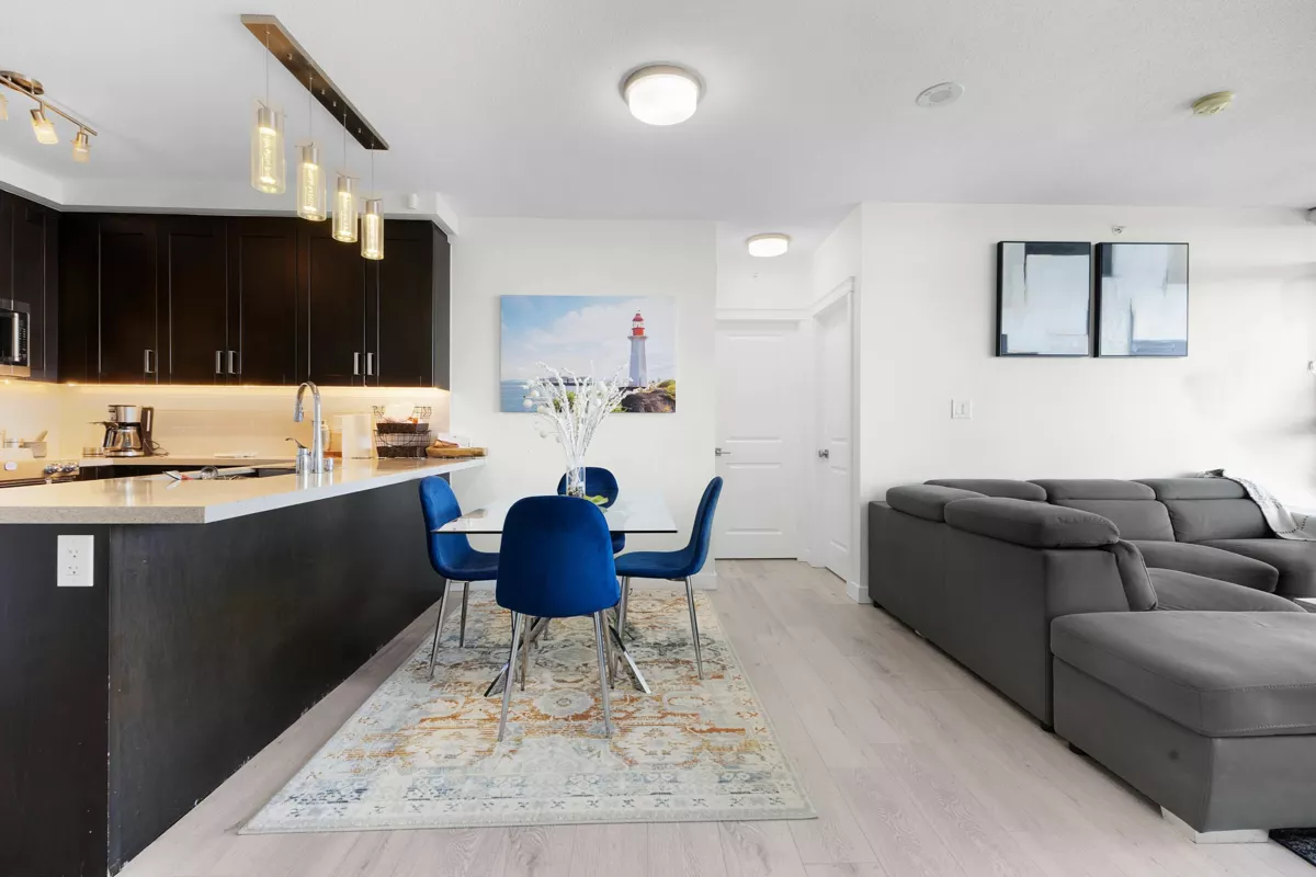 Kitchen Island Photo of 3207 11967 80 Avenue, Delta, BC