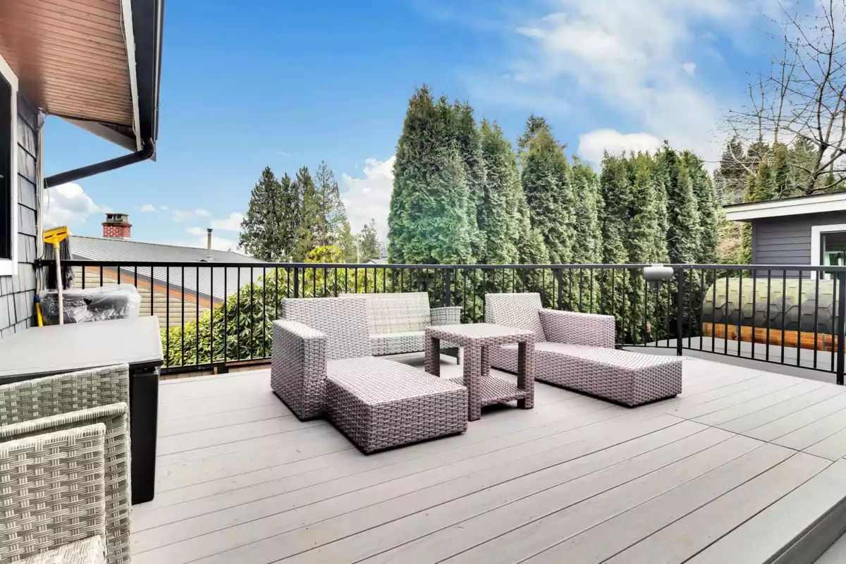 Garden / Landscaping Photo of 3054 Daybreak Avenue, Coquitlam, BC