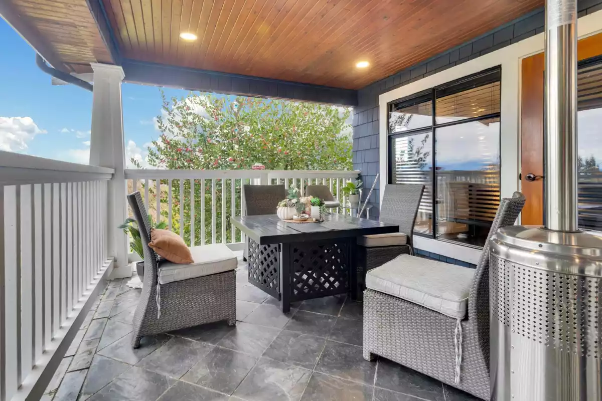 Swimming Pool Photo of 3054 Daybreak Avenue, Coquitlam, BC