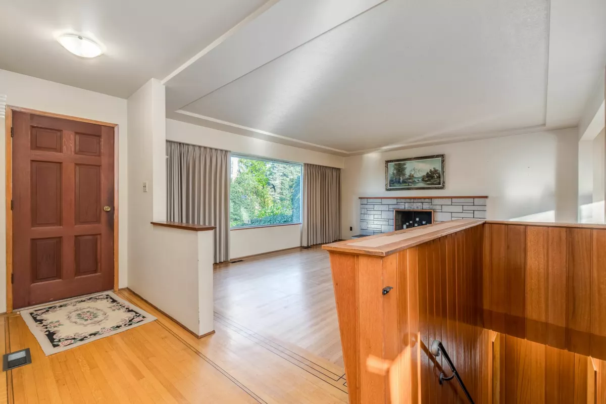 Dining Area Photo of 7046 Hillview Street, Burnaby, BC