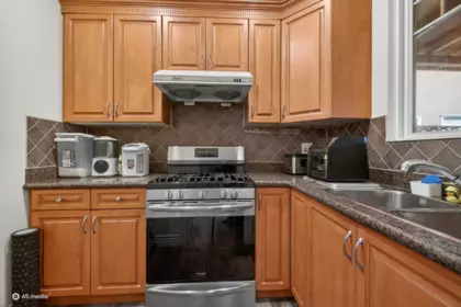 Kitchen Island Photo of 10099 Ruskin Road, Richmond, BC